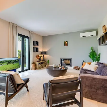 Renovated 4bdrm Luxury - Frontline Golf Appartement *