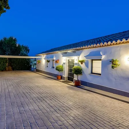 Renovated 4bdrm Luxury - Frontline Golf Appartement