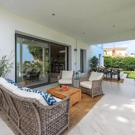 Renovated 4bdrm Luxury - Frontline Golf Appartement